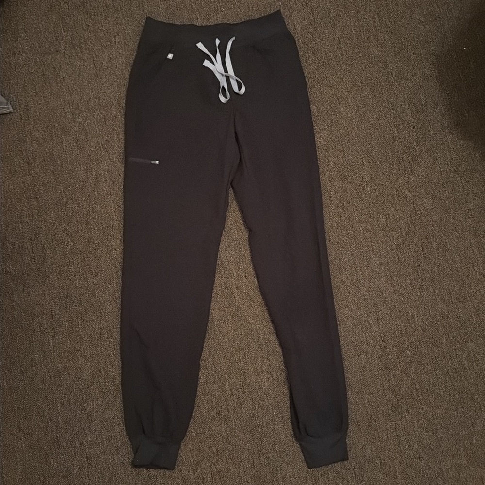 Perfect condition figs black zamora style jogger scrub bottoms